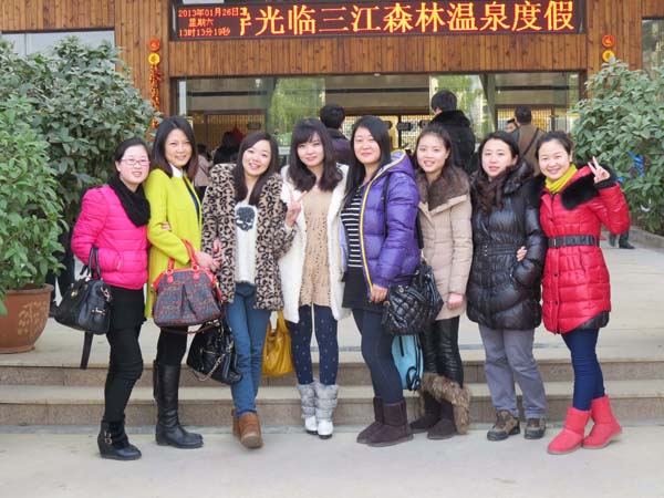 公司部分美女员工合影